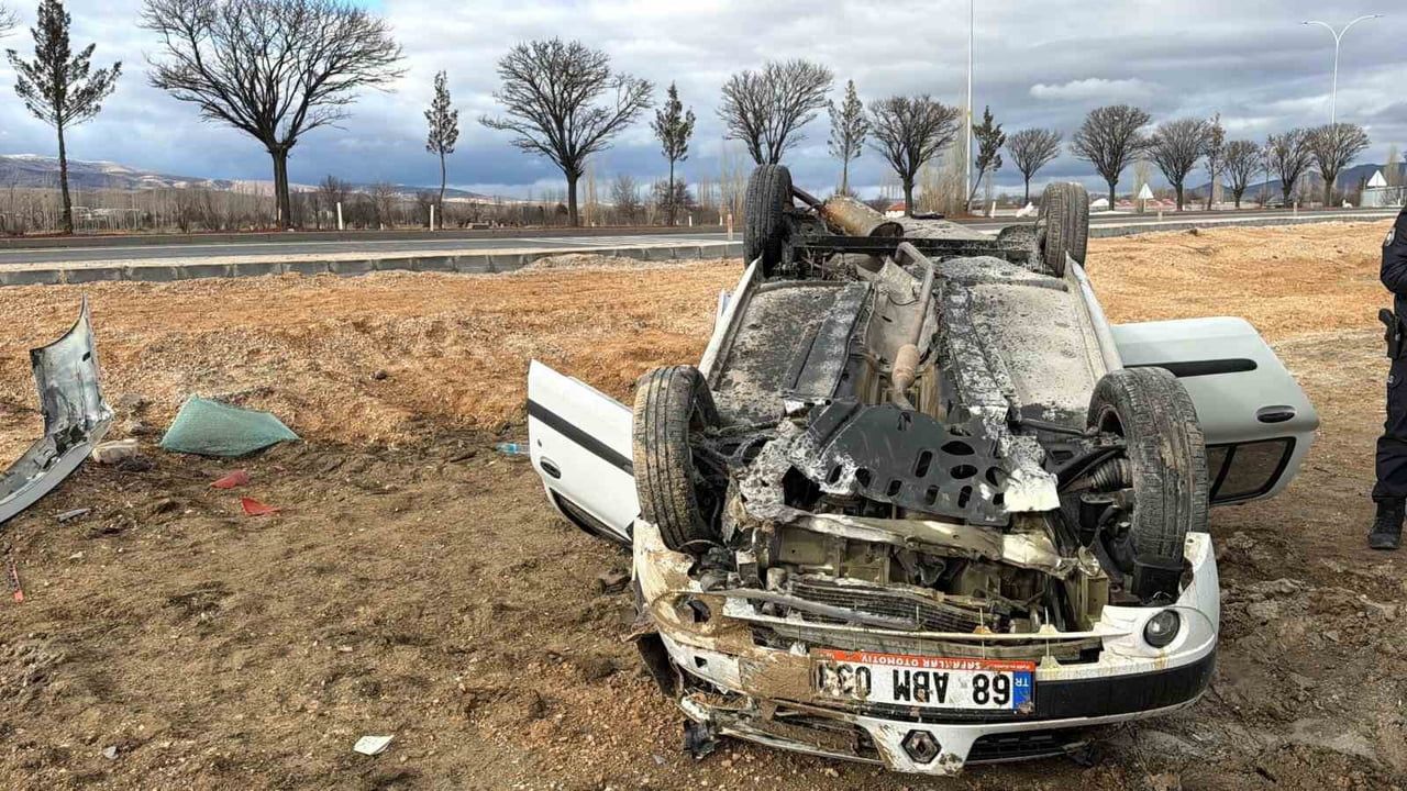 Afyonkarahisar'da Takla Atan Otomobil: Sürücü Yaralı Kurtuldu