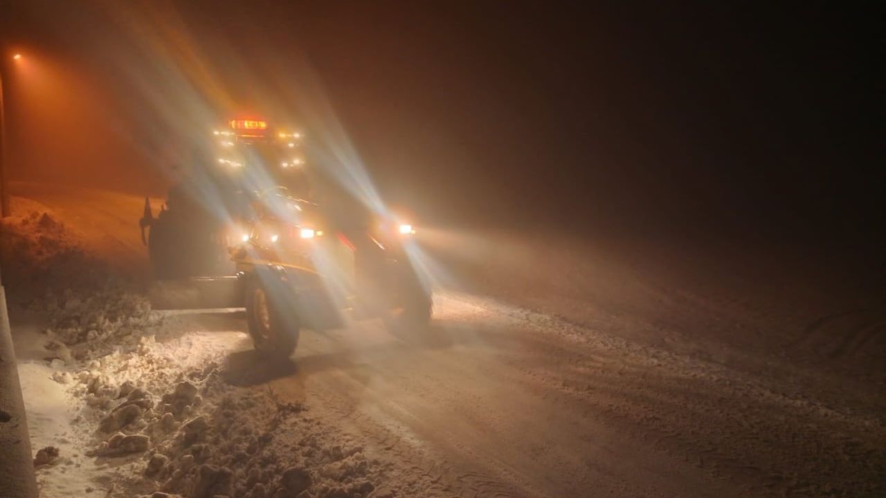 Afyonkarahisar’ın yüksek kesimlerinde karla mücadele: Köy yolları açık tutuluyor