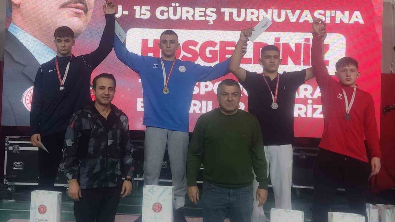 Afyonkarahisarlı güreşçi Şevket Ali Taşçı Bursa U-15 turnuvasında ikinci oldu