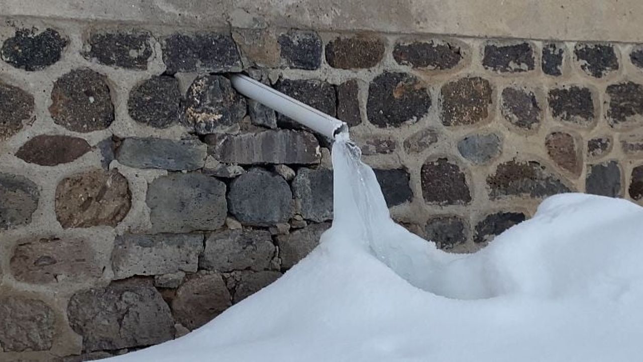 Ağrı’da dondurucu soğuklar etkisini sürdürüyor