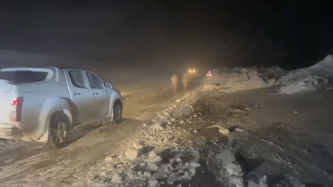 Ağrı'da tipide mahsur kalan iki kişi kurtarıldı