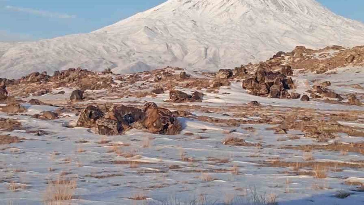 Ağrı Dağı Zirvesinde Oluşan Mercek Bulutu Kartpostallık Manzara