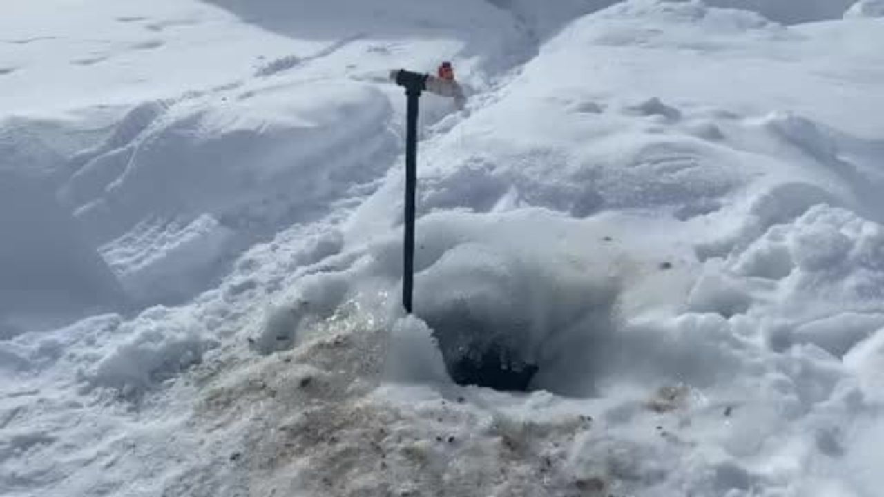 Ağrı Patnos'ta köyler 1-2 metre karla kaplandı