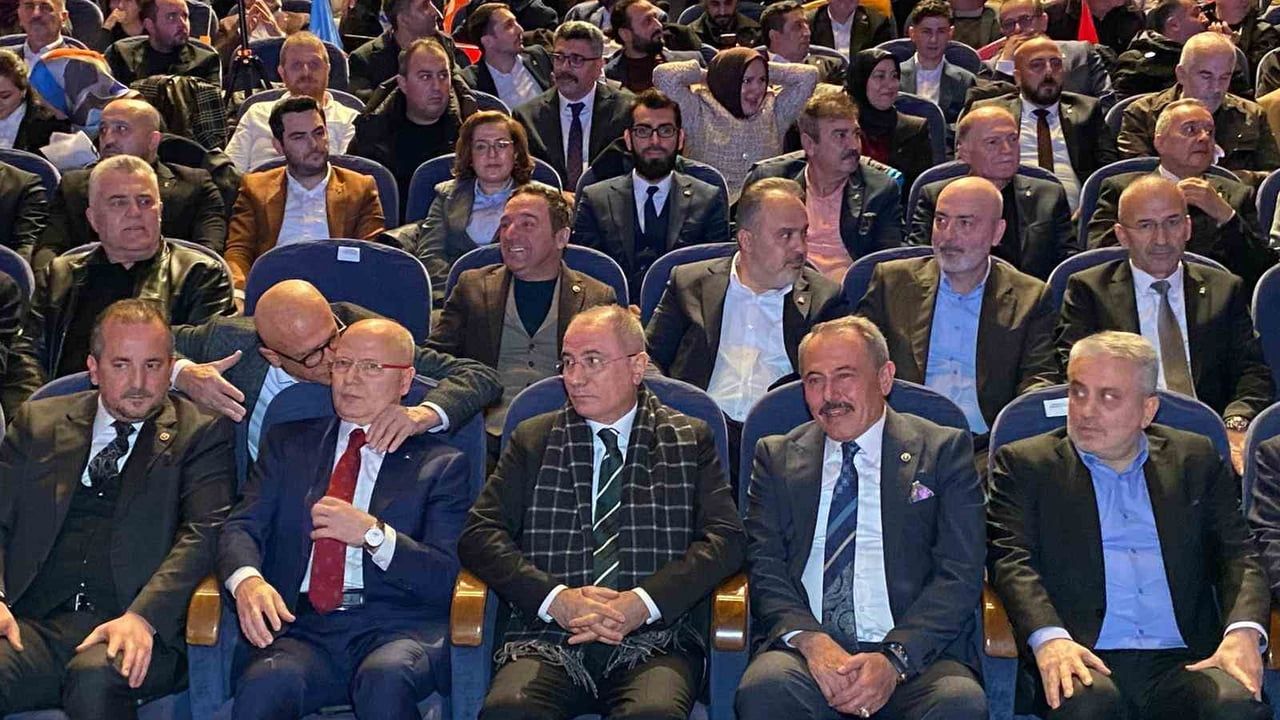 AK Parti Bursa İl Başkanı Gürkan'dan CHP'li Büyükşehir Yönetimine Eleştiri