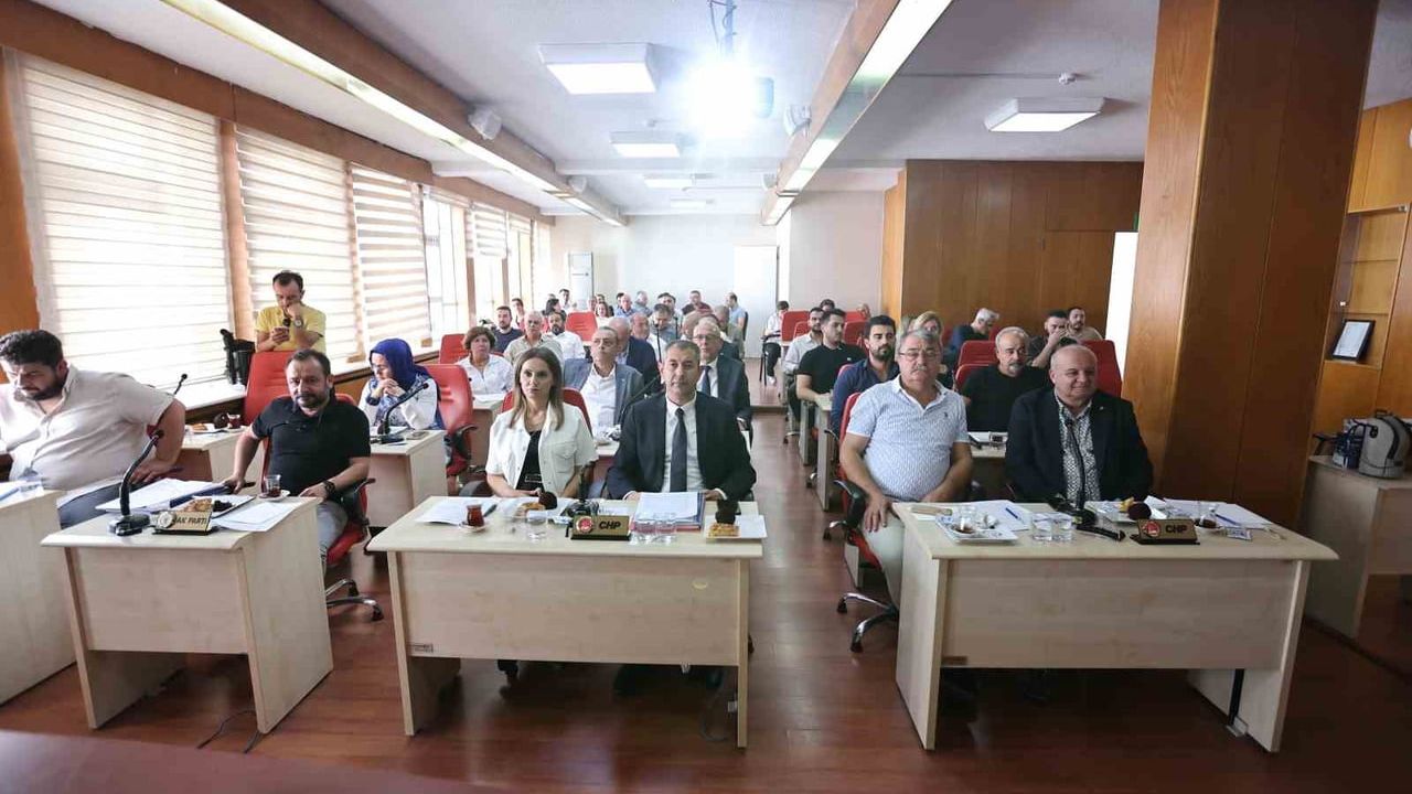 AK Parti'den Özgür Özel'e açılış öncesi çağrı