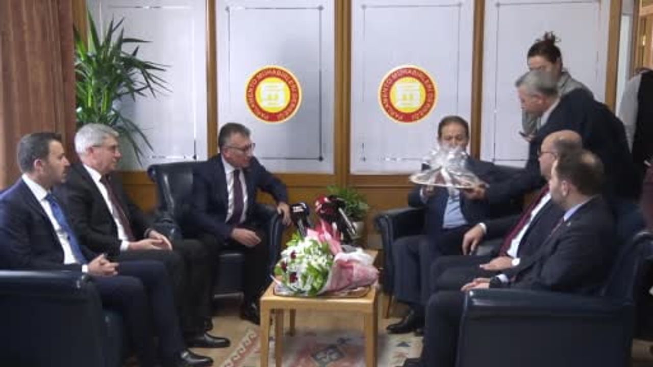 AK Parti heyeti PMD'yi Çalışan Gazeteciler Günü'nde ziyaret etti