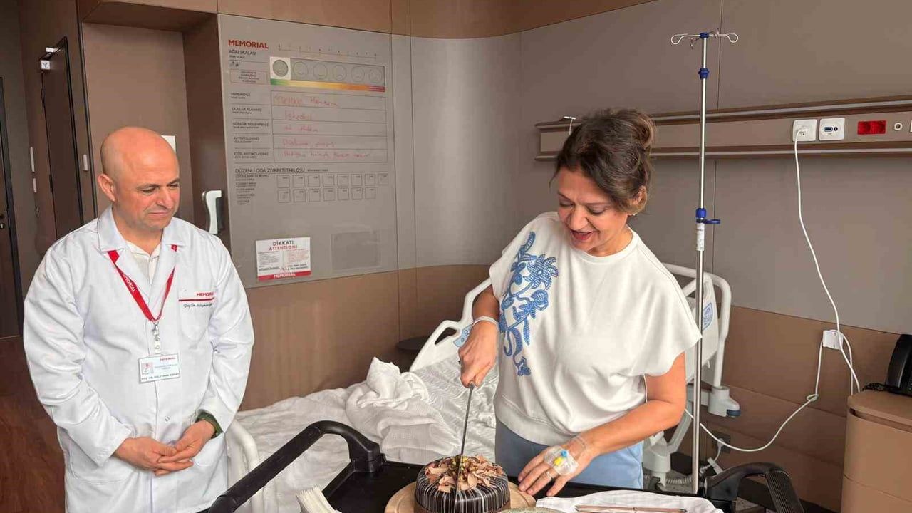 Akalazya tedavisiyle yutma kabiliyeti geri döndü: Doktor doğum günü pastasını yiyebildi