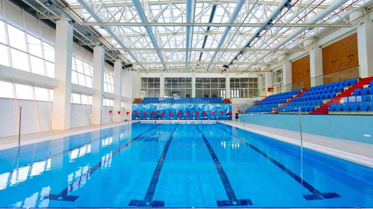 Akçaabat'ta yarı olimpik yüzme havuzu hizmete girdi