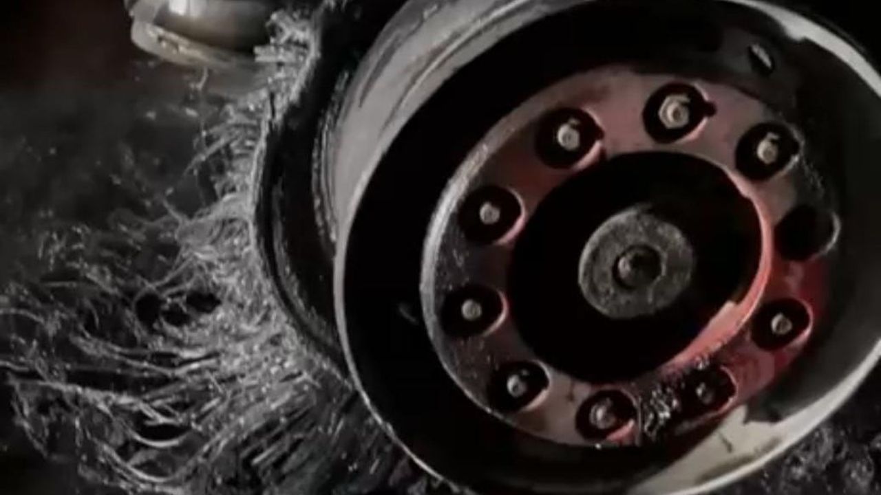 Akçadağ'da amonyum nitrat yüklü tırda yangın paniği