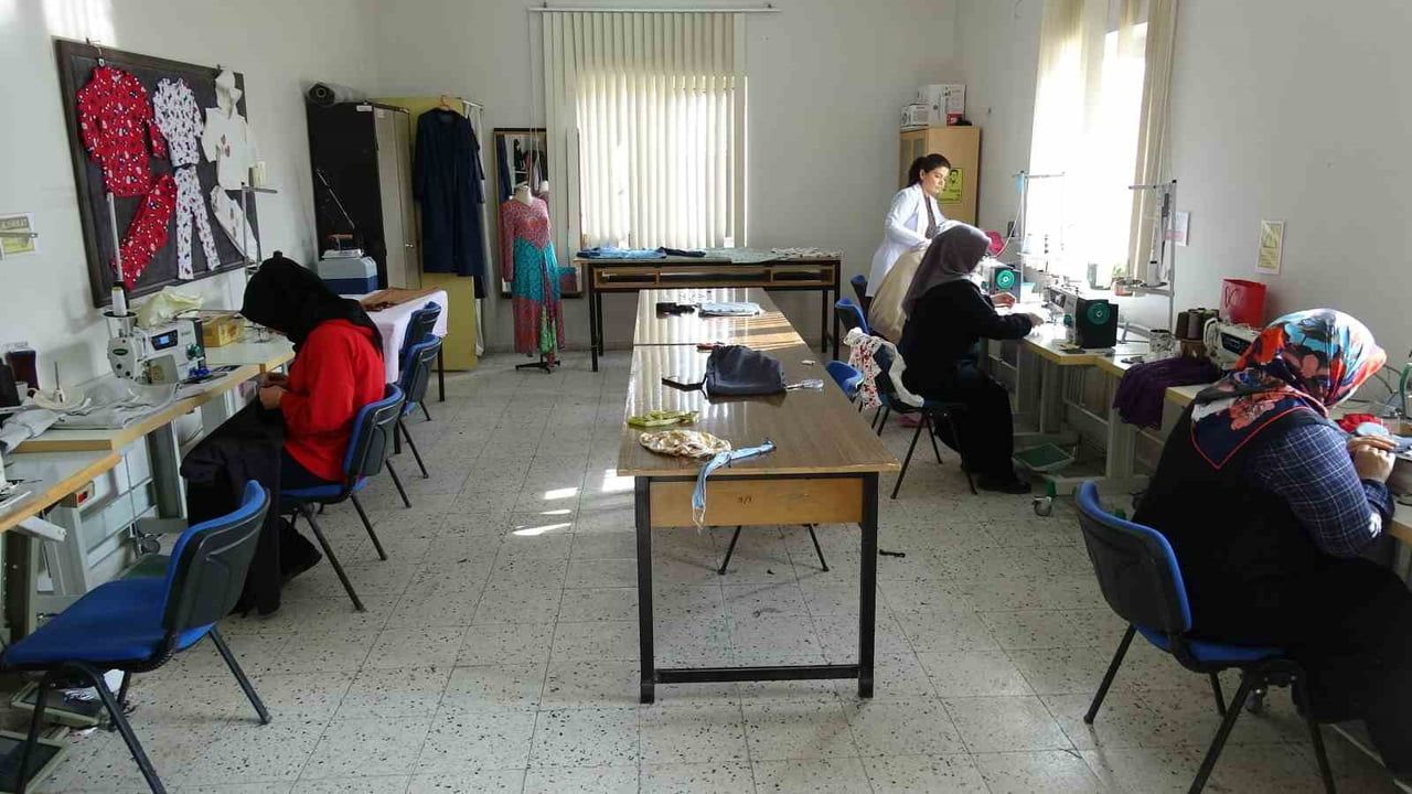 Akçadağ'da cezaevi lojmanlarında kurslarla kadınlar üretime katkı sağlıyor