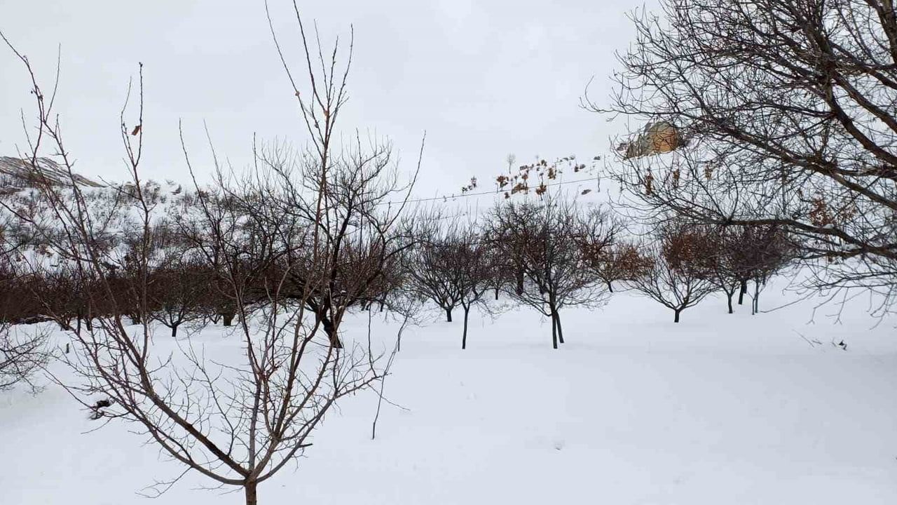 Akçadağ'da kar kalınlığı 1 metreye ulaştı