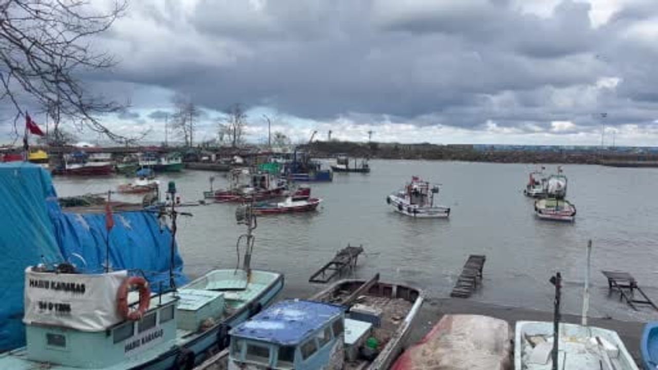 Akçakoca'da kuvvetli fırtına: Dalga boyu 4 metreye çıktı