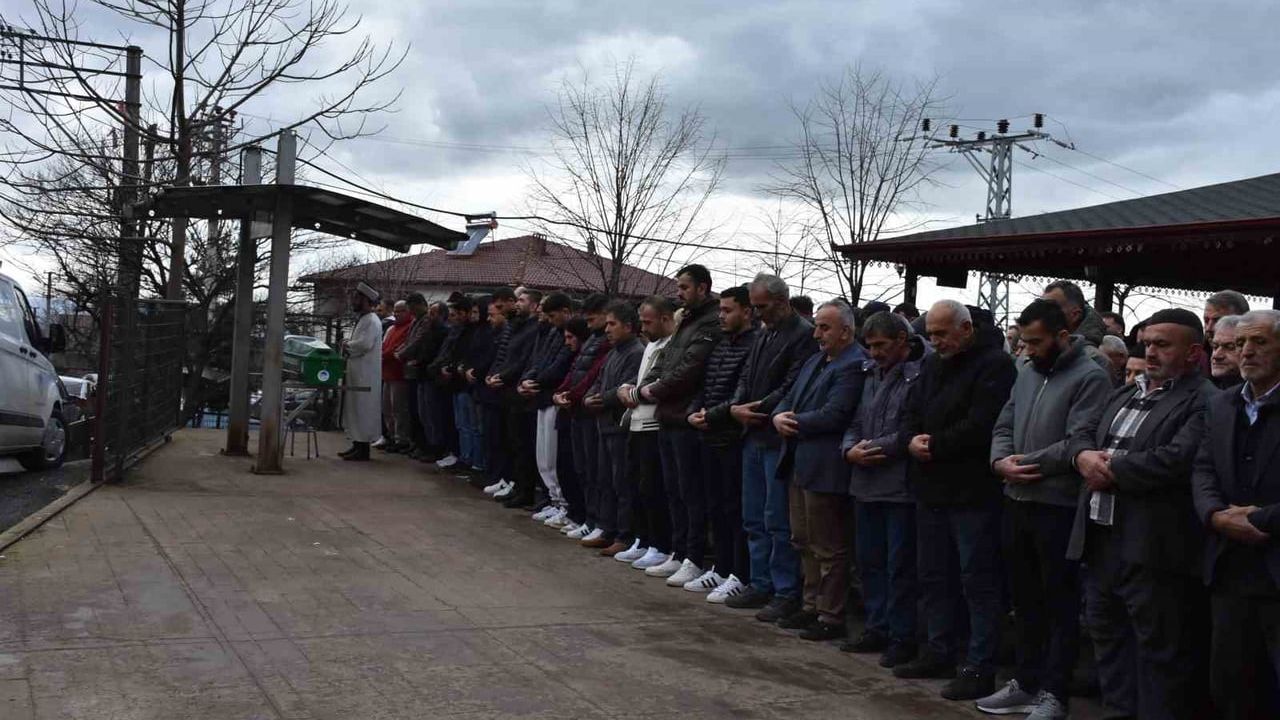 Akçakoca'da tüfekle vurulan 22 yaşındaki genç defnedildi