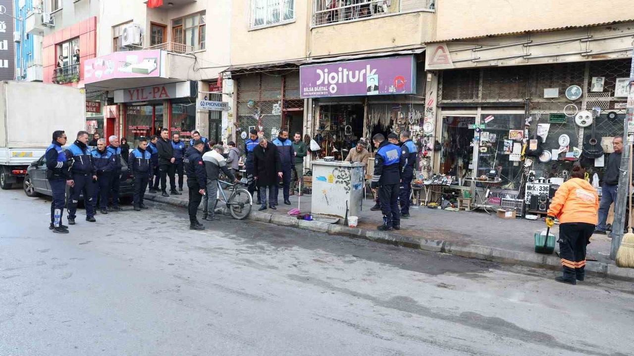 Akdeniz'de kaldırım ve yol işgali denetimi