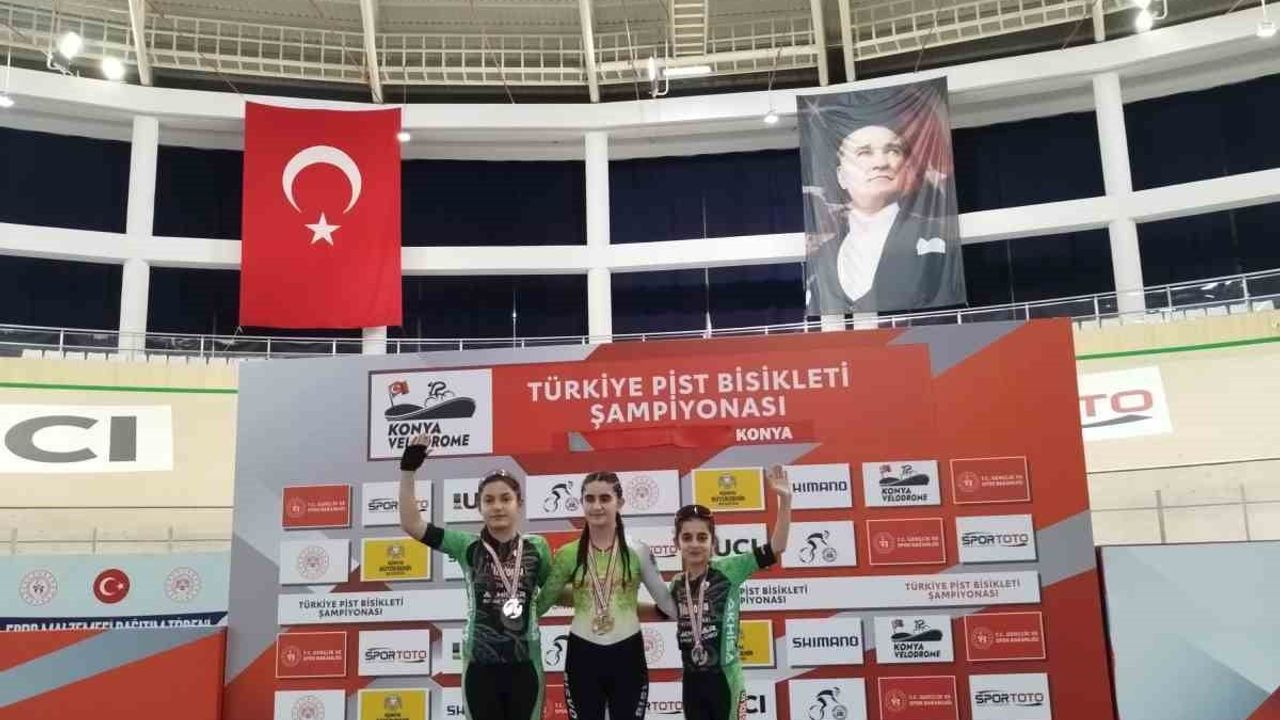 Akhisar'ın U13 Bisikletçileri Konya Velodromu'nda Kürsüyü Paylaştı