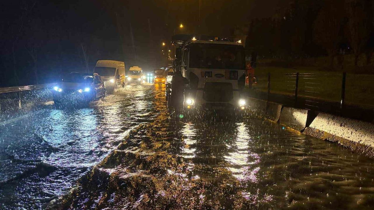 AKOM uyardı: İstanbul'da sıcaklık 2-3 dereceye iniyor, pazartesi kar bekleniyor
