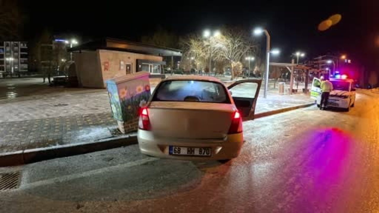 Aksaray'da aday sürücü alkollü araçla kaza yaptı: 'İlk defa içtim, onda da kaza yaptım'