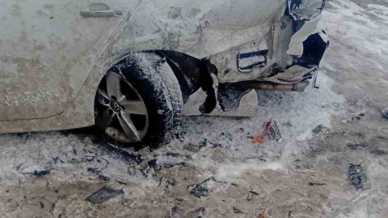 Aksaray’da bariyere çarpan araca arkadan çarpma: 3 yaralı