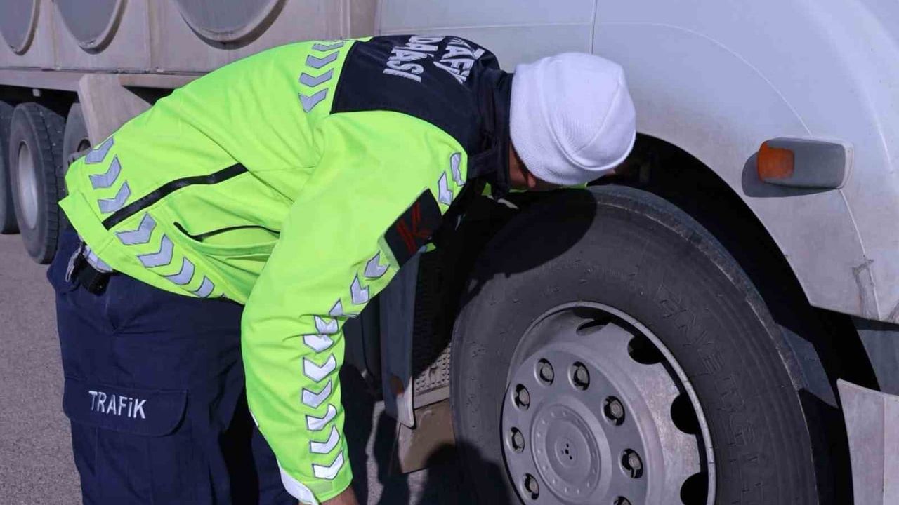 Aksaray’da Jandarma Kış Lastiği Denetimi