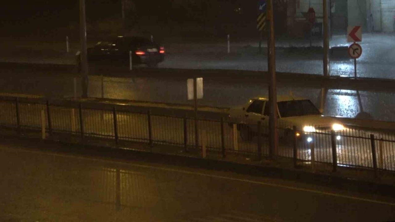 Aksaray’da şiddetli yağmur etkili oluyor