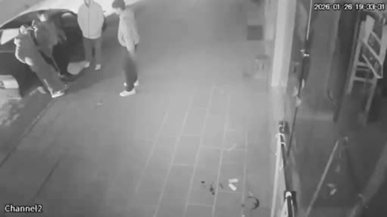 Aksaray'da Tekstil Mağazasını Sakin Sakin Soydular