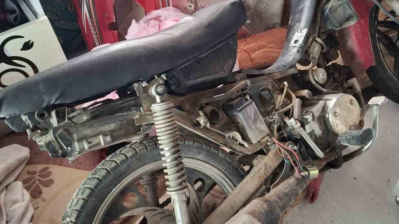 Akşehir’de çaldıkları motosikleti parçalarken yakalanan 2 kişi tutuklandı