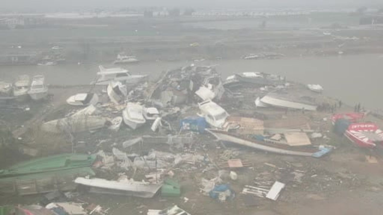 Aksu’da sel ve hortum: tekneler parçalandı, 700 dönüm sera su altında