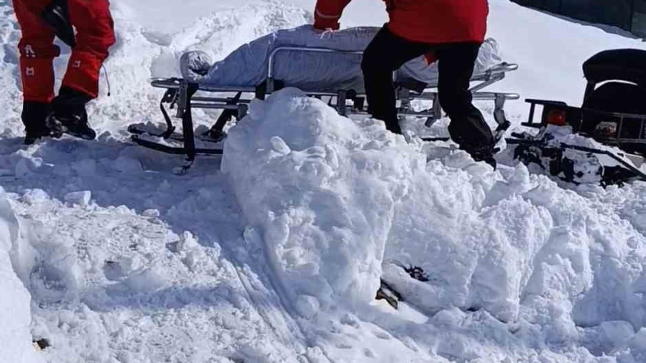 AKUT Bingöl, zorlu kış şartlarında diyaliz hastasını hastaneye ulaştırdı