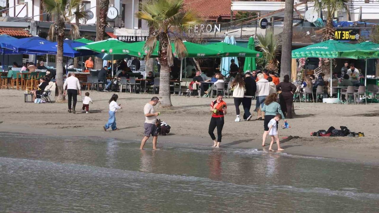 Akyaka sahilleri güneşli havayla doldu