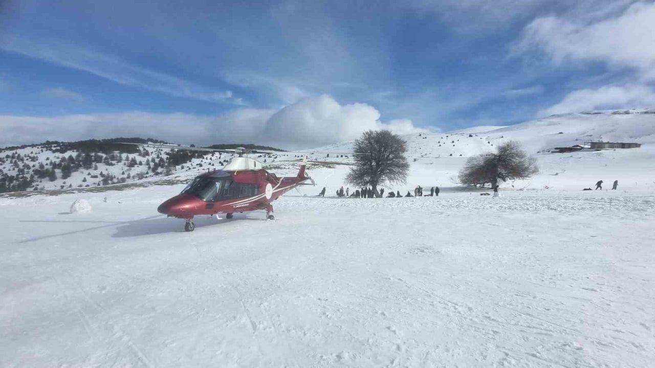 Aladağ Kayak Merkezi'nde düşen genç hava ambulansıyla Konya'ya kaldırıldı
