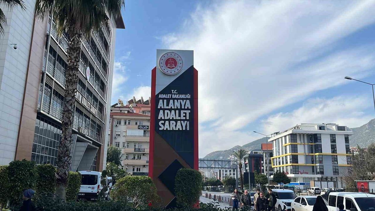 Alanya'da bıçak ve zincirli kavgada 3 kişi tutuklandı