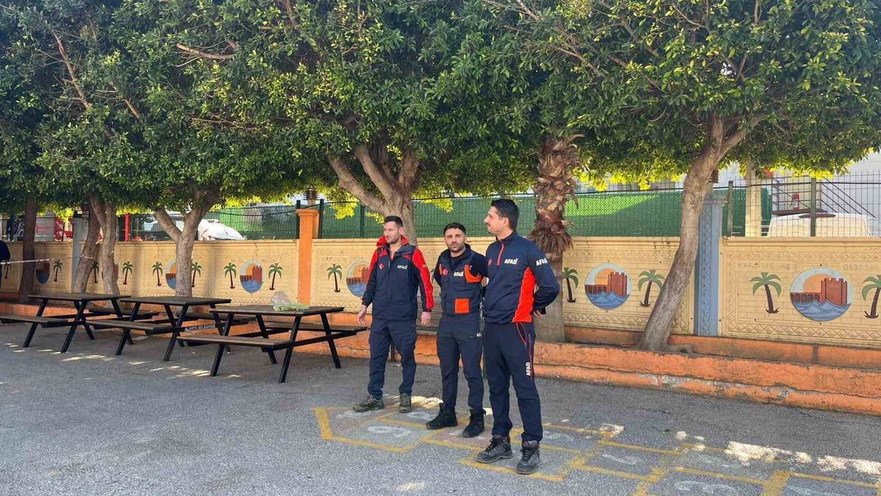 Alanya'da ilkokulda klima kaynaklı yangın: Bir sınıf kullanılamaz hale geldi