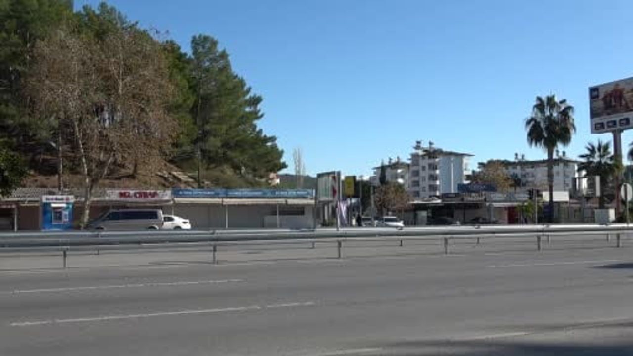 Alanya İncekum'da yol düzenlemesi esnafı sokağa döktü