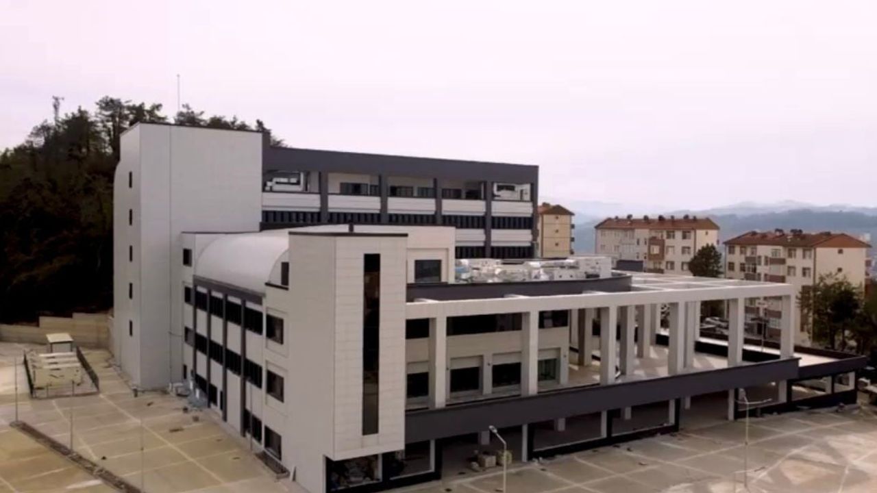 Alaplı'nın 50 Yataklı Devlet Hastanesi Sağlık Bakanlığı'na Teslim Edildi