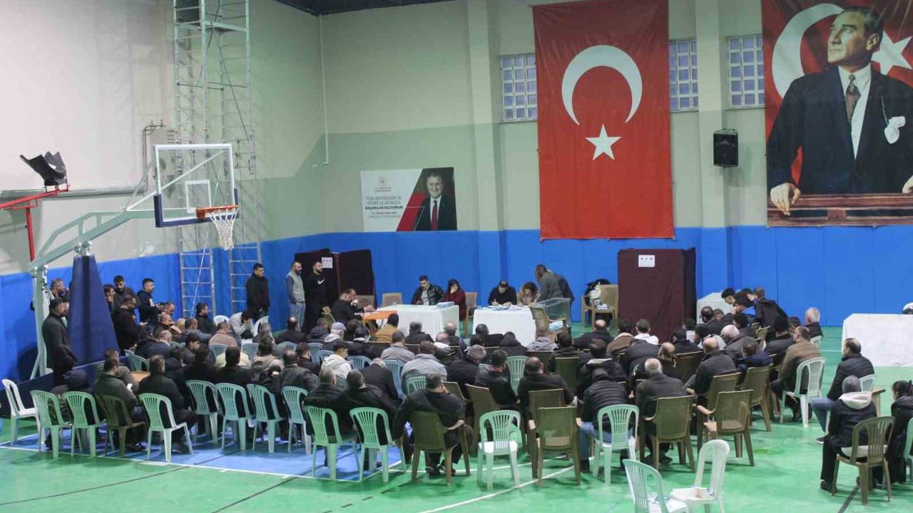 Ali Karahan Türkeli Esnaf ve Sanatkârlar Odası Başkanlığında Güven Tazeledi