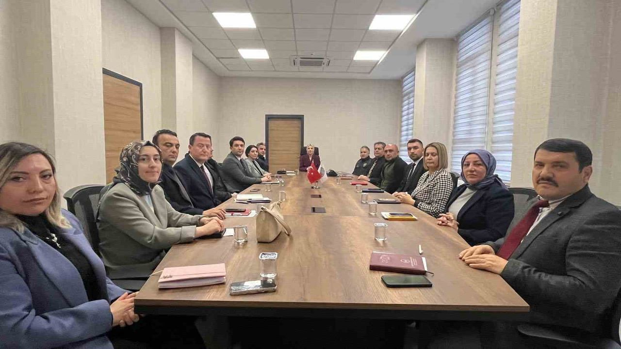Altıntaş'ta İlçe İdare Şube Başkanları Toplantısı — Hizmette Etkinlik ve Eşgüdüm Vurgusu