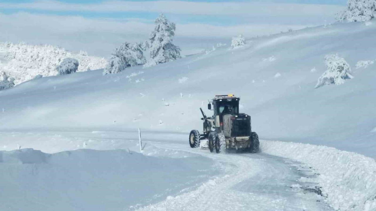 Amasya'da 58 köy yolu kar nedeniyle ulaşıma kapandı