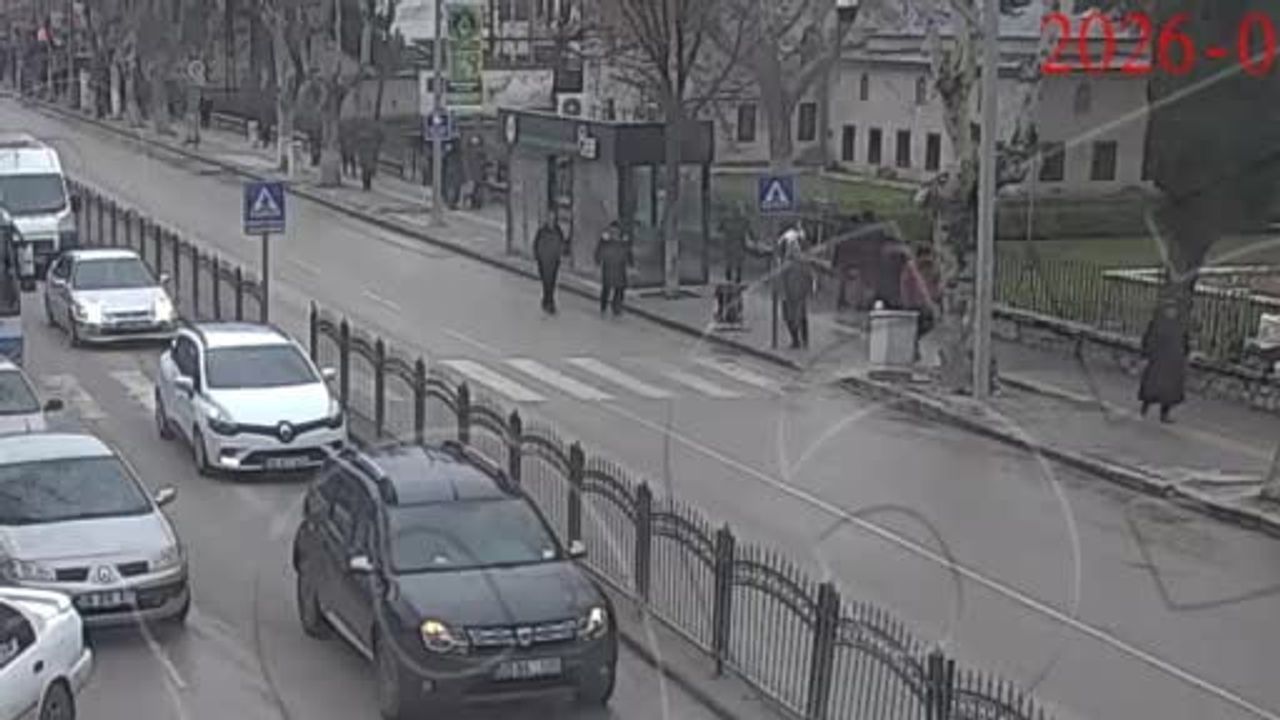 Amasya'da yaya geçidinde kaza: H.Y'ye hafif ticari araç çarptı