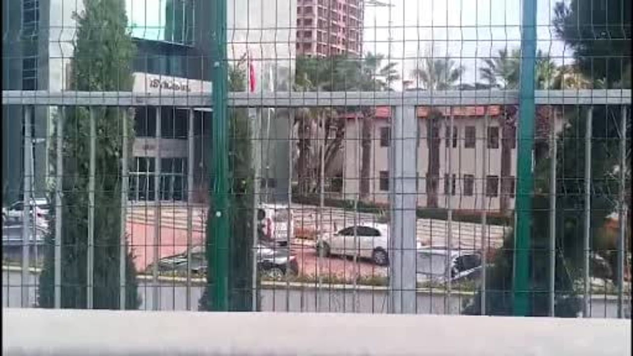 Anadolu Adliyesi'nde hakim silahla yaralandı