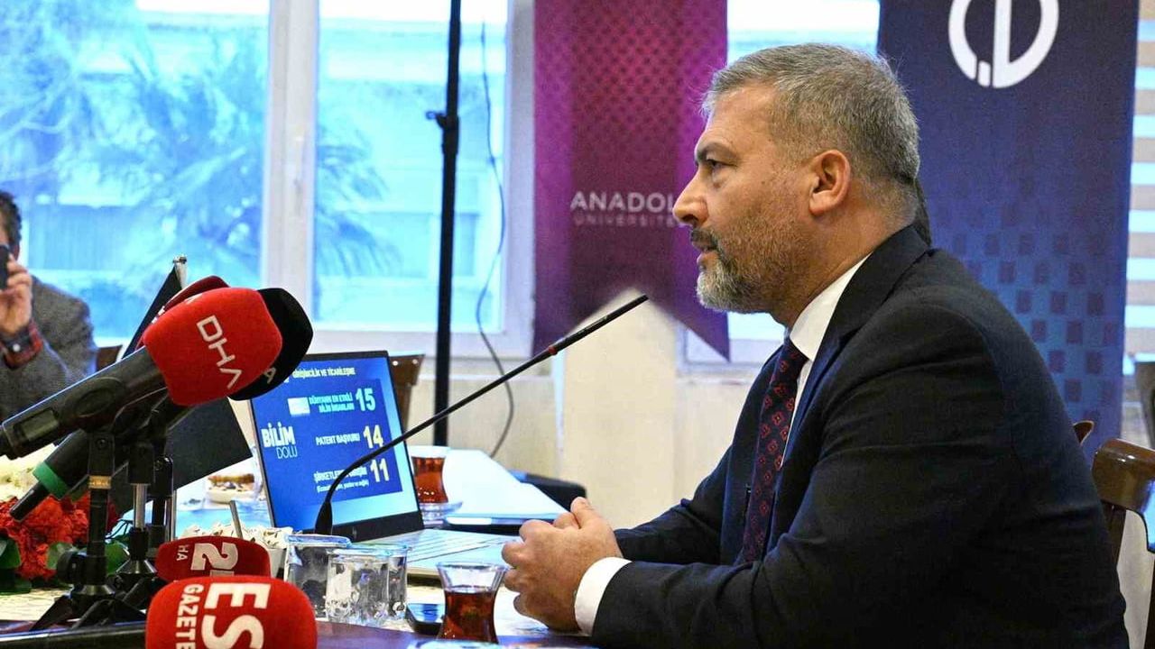 Anadolu Üniversitesi Rektörü Adıgüzel Sarıyer'de Gazetecilerle Buluştu