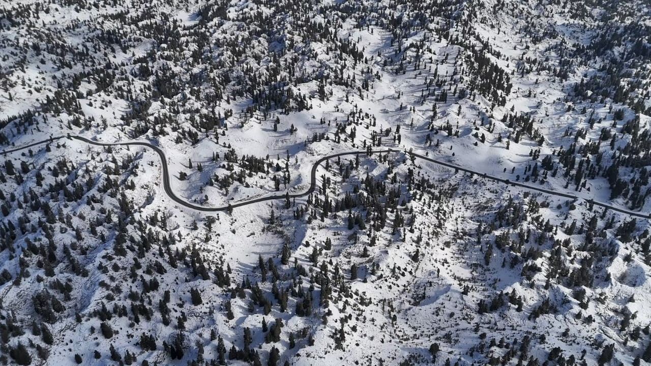 Anamur'da yükseklerde kartpostallık kar manzaraları