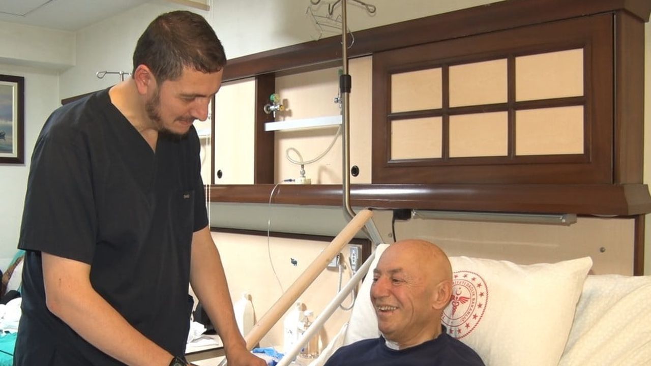 Ankara'da 75 yaşındaki hastaya minimal invaziv bypass: 'Bu seni 40 sene götürür'