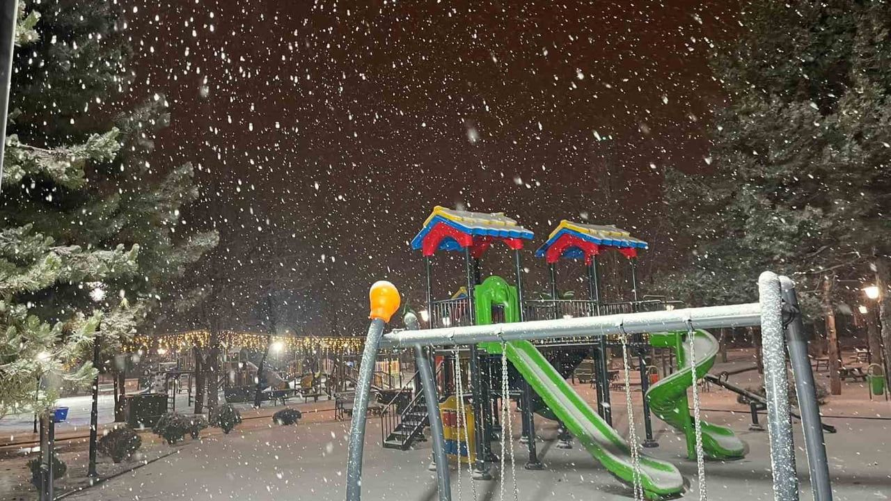 Ankara'da gece saatlerinde etkili kar yağışı