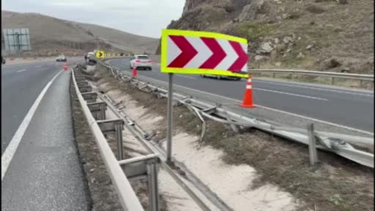 Ankara-Eskişehir E-90'da tekeri patlayan vinç karşı şeride geçti