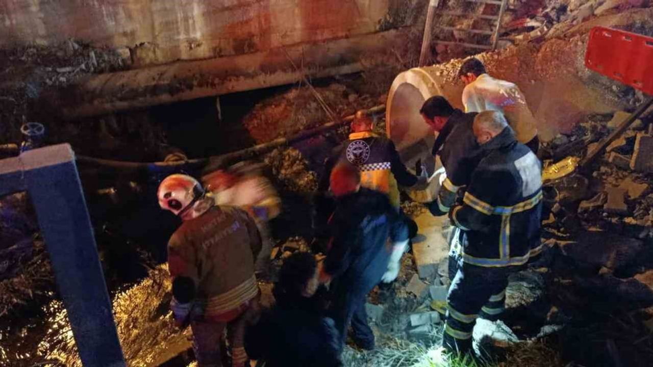 Antakya'da motosiklet-minibüs çarpışması: 2 kişi yaralandı