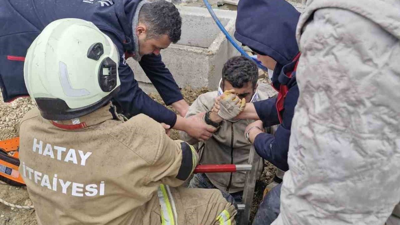 Antakya'da şantiye kuyusuna düşen vatandaş itfaiye tarafından kurtarıldı