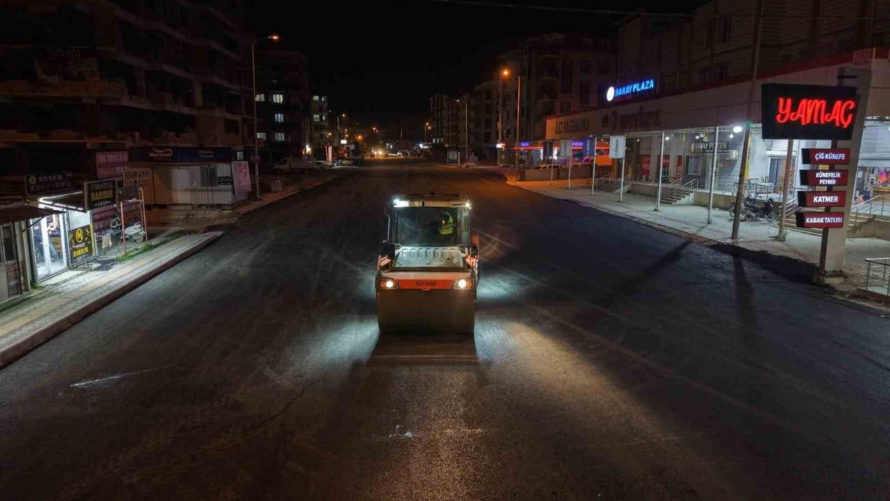 Antakya'da Şükrü Balcı Caddesi asfaltlandı