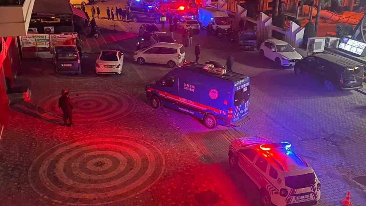 Antalya Alanya'da motosiklet ile kamyonet çarpıştı: 1 kişi yaşamını yitirdi