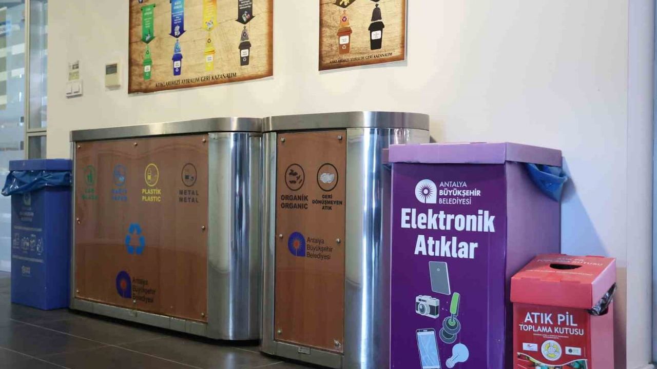 Antalya Büyükşehir 3 yılda 32 ton tehlikeli atık bertaraf etti, 125 ton geri dönüşüme kazandırdı