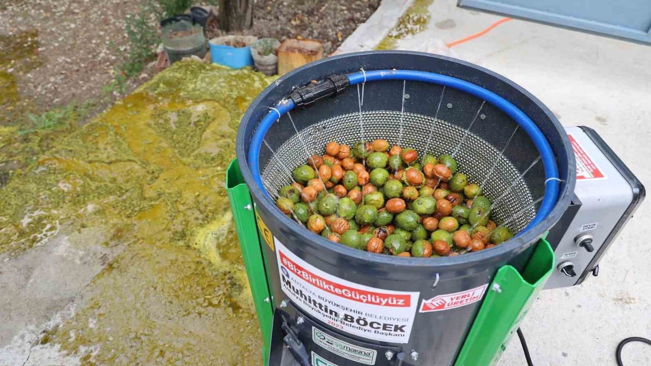 Antalya Büyükşehir’den 2025’te binlerce üreticiye ekipman desteği